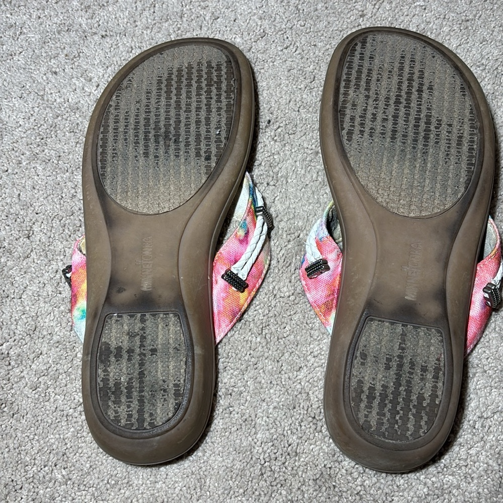 Minnetonka women’s 9 tie dye Multicolor thong Sandals bohemian hippie beach - Picture 6 of 7
